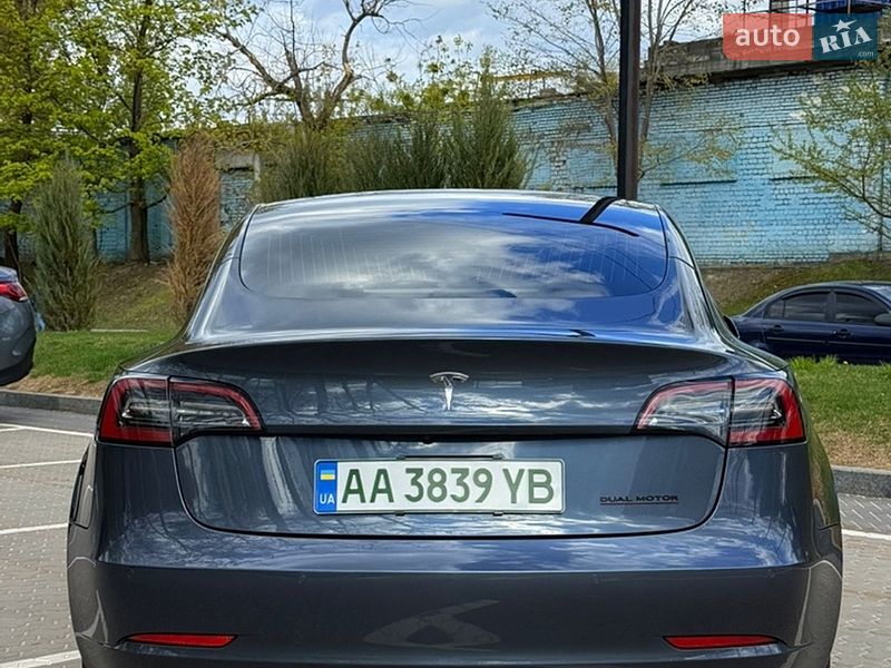 Седан Tesla Model 3 2019 в Киеве