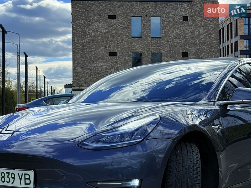 Седан Tesla Model 3 2019 в Киеве