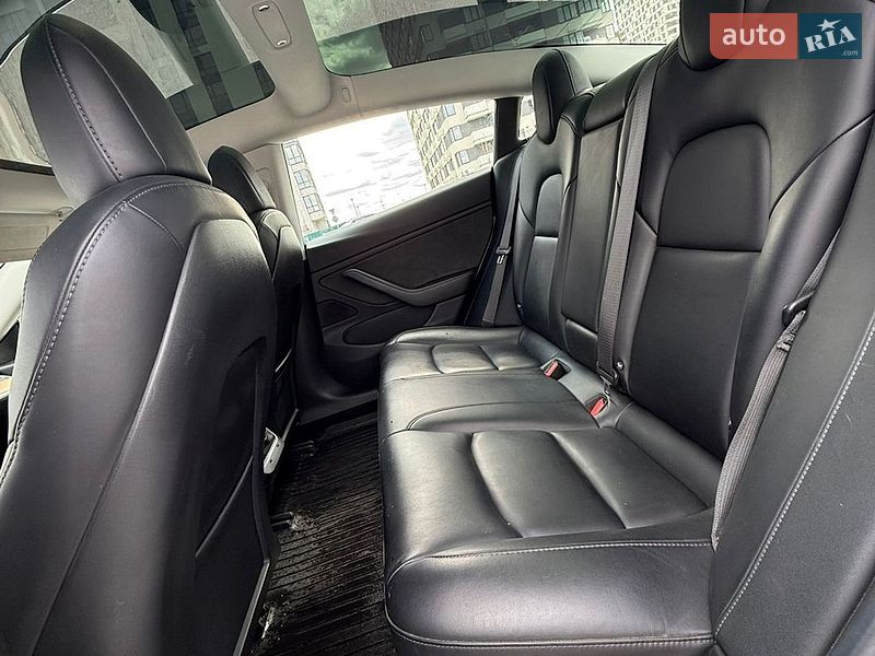 Седан Tesla Model 3 2018 в Киеве
