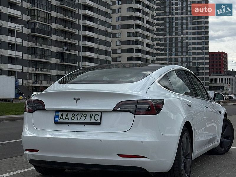 Седан Tesla Model 3 2018 в Киеве