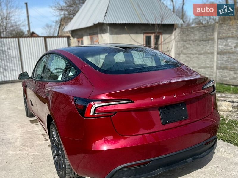 Седан Tesla Model 3 2024 в Львове
