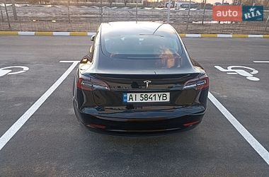 Седан Tesla Model 3 2022 в Буче