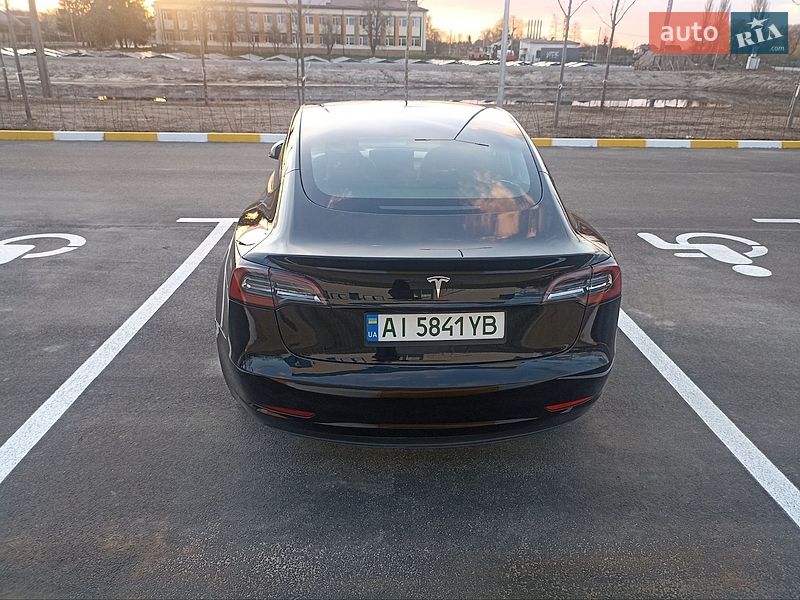 Седан Tesla Model 3 2022 в Буче