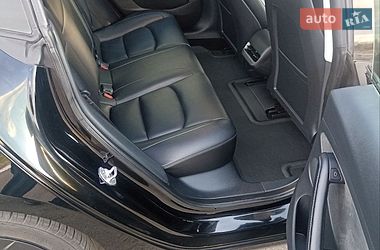 Седан Tesla Model 3 2022 в Буче