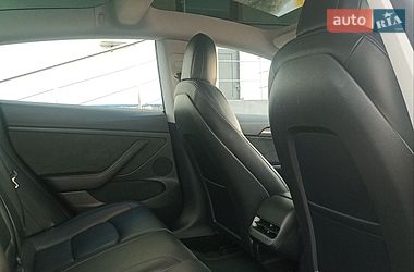 Седан Tesla Model 3 2022 в Буче
