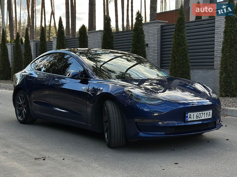 Седан Tesla Model 3 2021 в Киеве