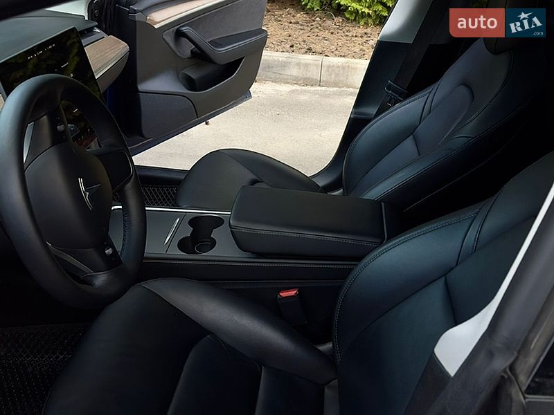 Седан Tesla Model 3 2021 в Киеве