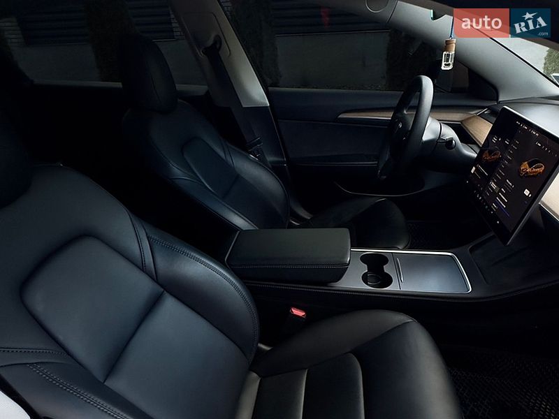 Седан Tesla Model 3 2021 в Киеве