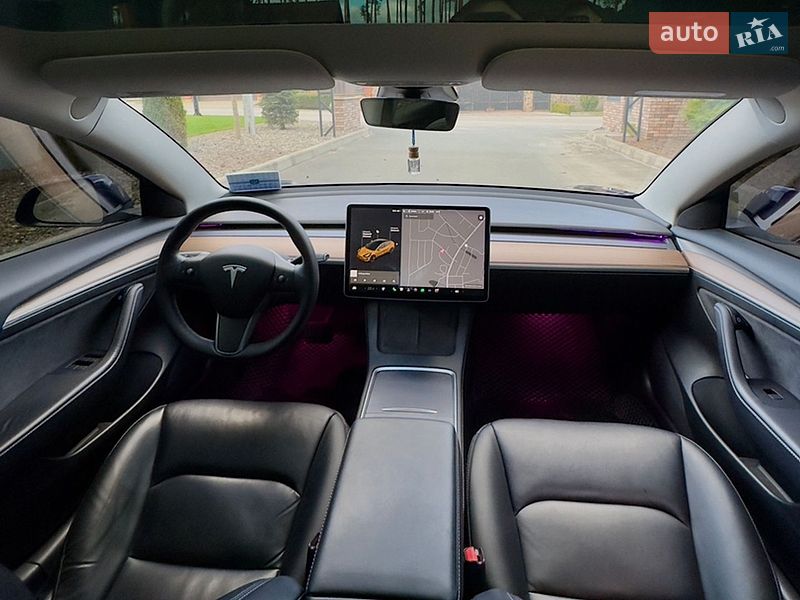 Седан Tesla Model 3 2021 в Киеве