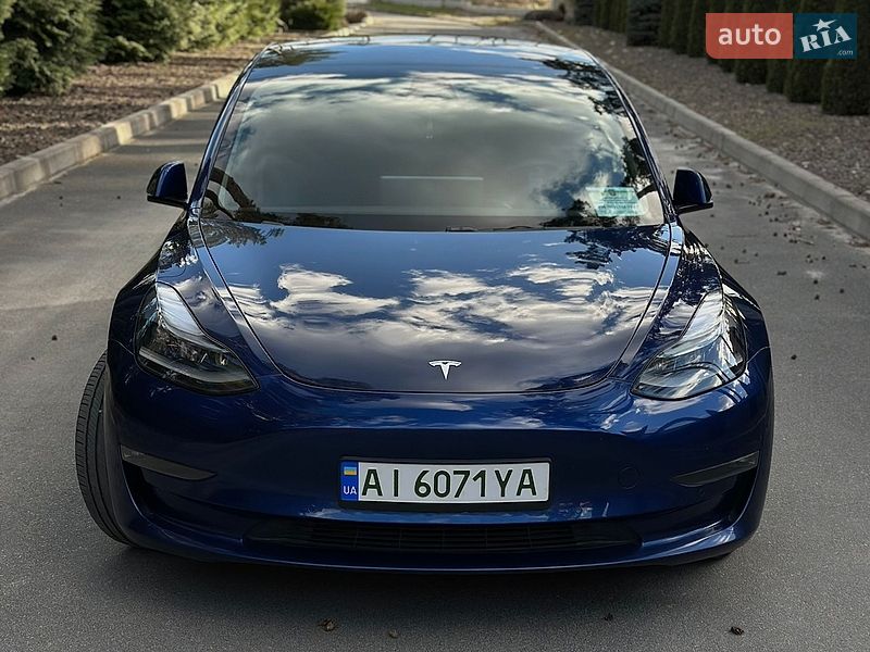 Седан Tesla Model 3 2021 в Киеве