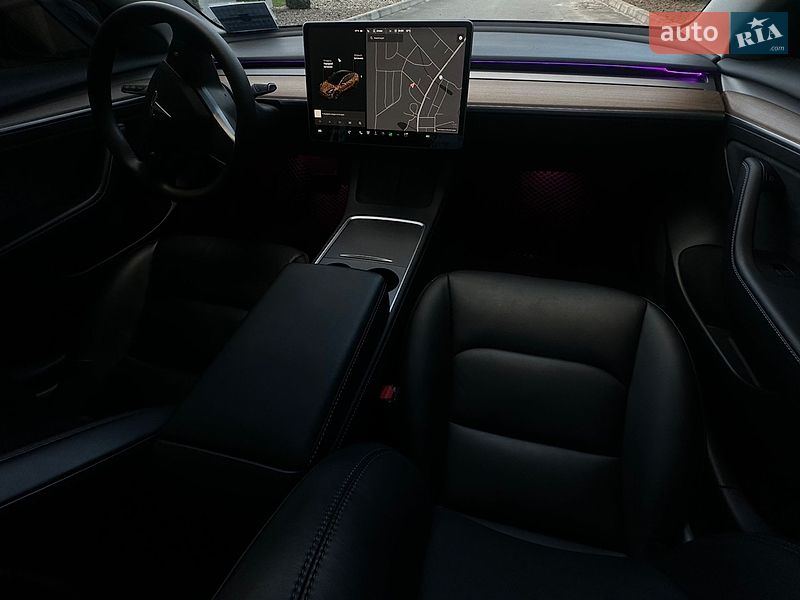 Седан Tesla Model 3 2021 в Киеве