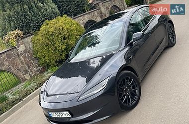 Седан Tesla Model 3 2024 в Нововолынске