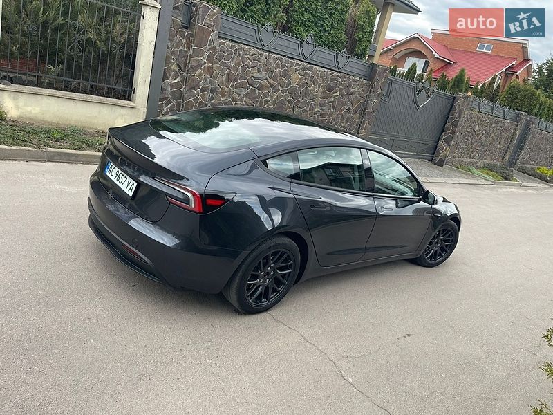 Седан Tesla Model 3 2024 в Нововолинську