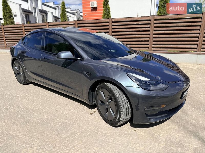 Седан Tesla Model 3 2022 в Львові