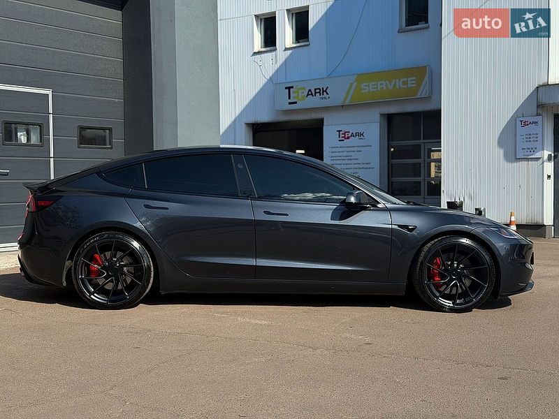 Седан Tesla Model 3 2024 в Киеве