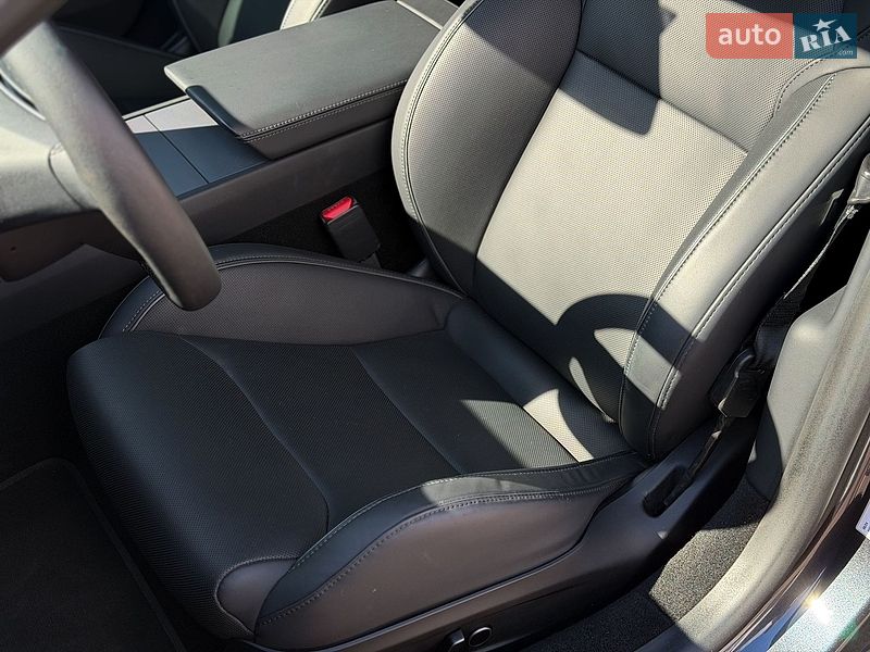 Седан Tesla Model 3 2024 в Киеве