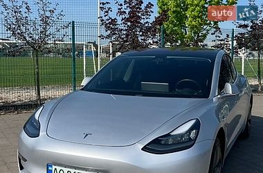 Седан Tesla Model 3 2018 в Ужгороді