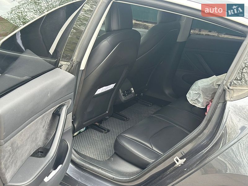 Седан Tesla Model 3 2018 в Житомире