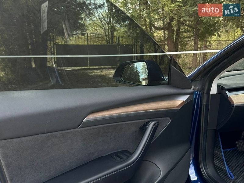 Седан Tesla Model 3 2021 в Львові