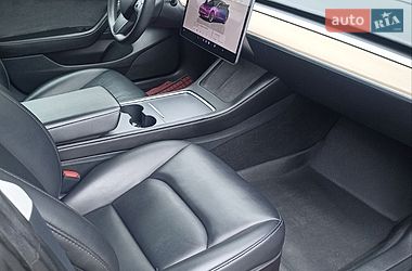 Седан Tesla Model 3 2022 в Буче