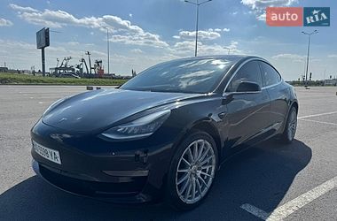 Седан Tesla Model 3 2018 в Львові