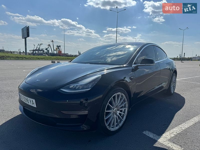 Седан Tesla Model 3 2018 в Львові