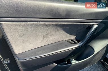 Седан Tesla Model 3 2018 в Львові