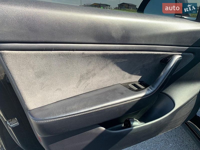 Седан Tesla Model 3 2018 в Львові