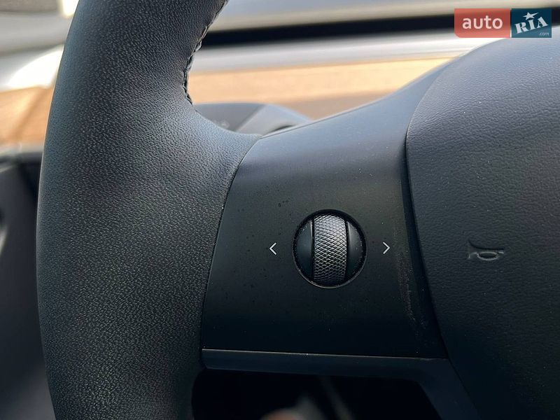 Седан Tesla Model 3 2023 в Одессе