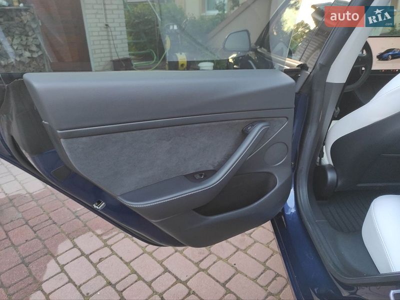 Седан Tesla Model 3 2022 в Києві