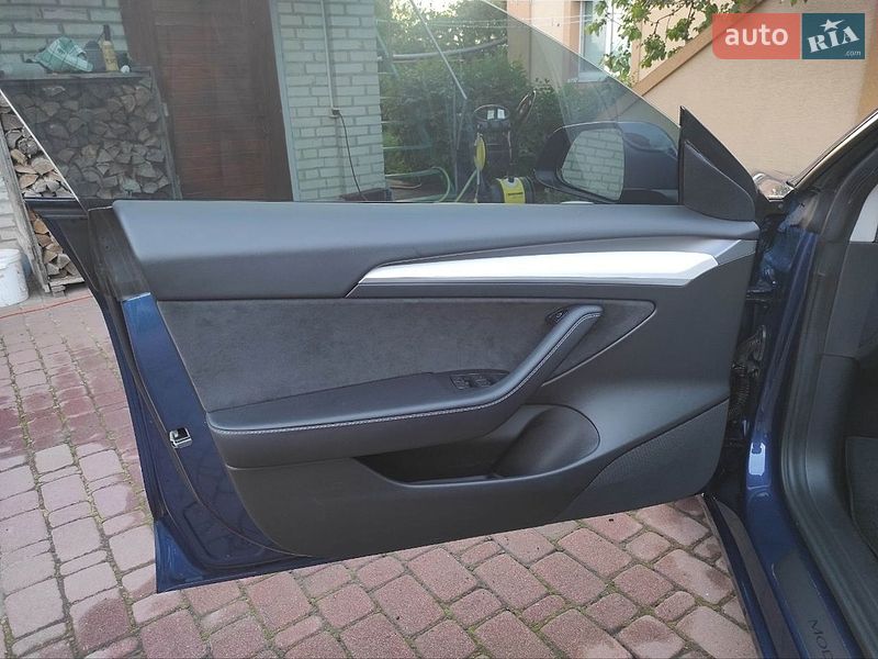 Седан Tesla Model 3 2022 в Києві