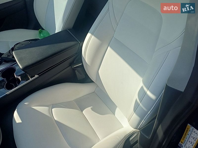 Седан Tesla Model 3 2020 в Киеве