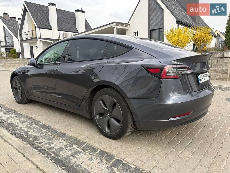 Седан Tesla Model 3 2021 в Киеве