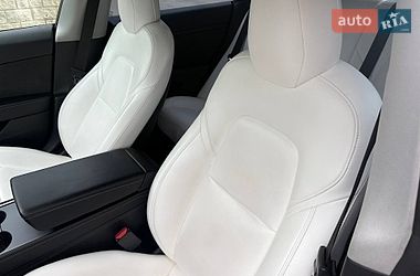 Седан Tesla Model 3 2021 в Киеве