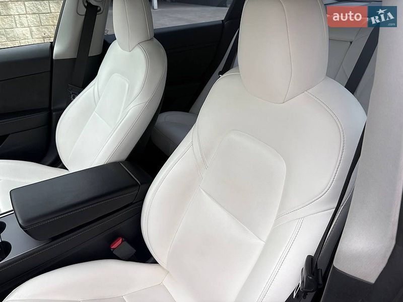 Седан Tesla Model 3 2021 в Киеве