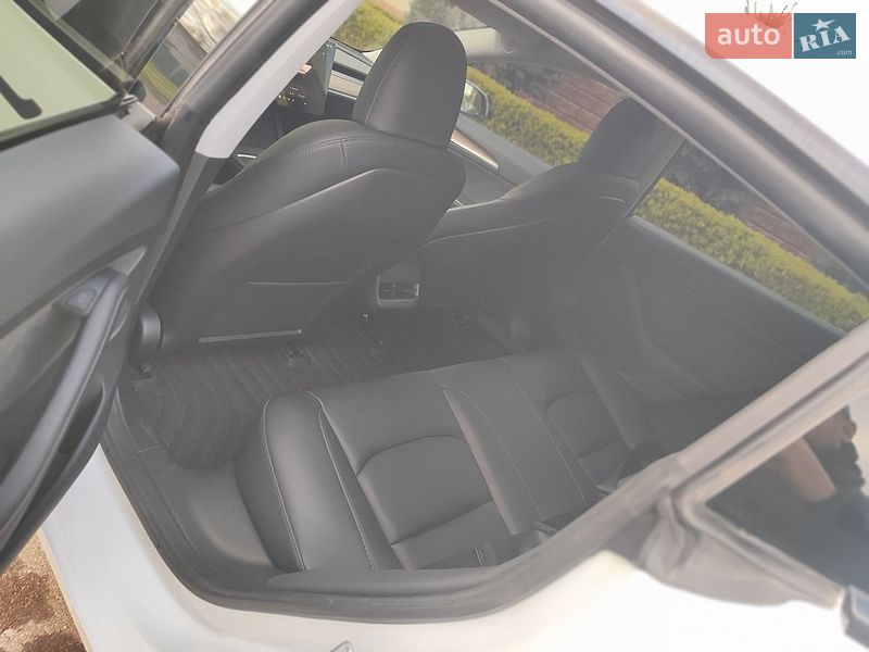 Седан Tesla Model 3 2023 в Одессе