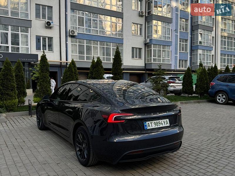 Седан Tesla Model 3 2024 в Ивано-Франковске