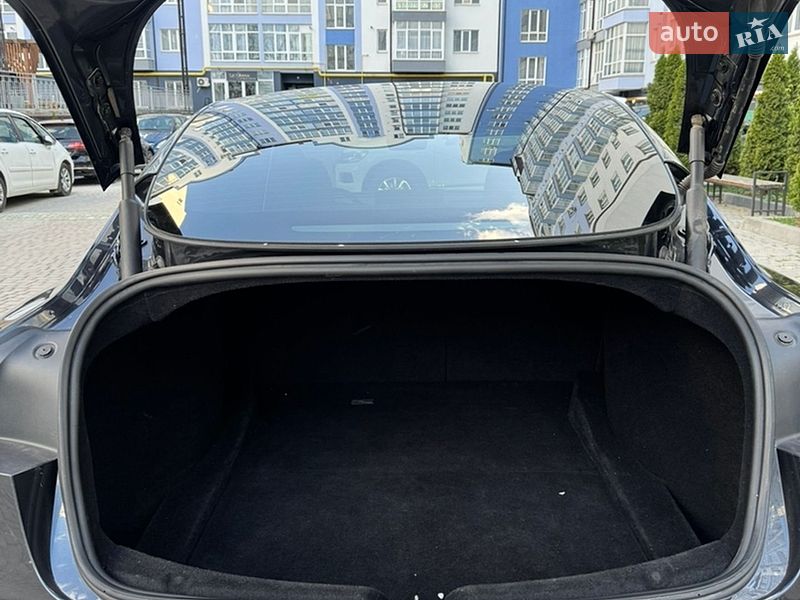 Седан Tesla Model 3 2024 в Ивано-Франковске