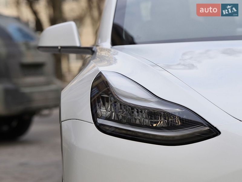 Седан Tesla Model 3 2019 в Тернополе