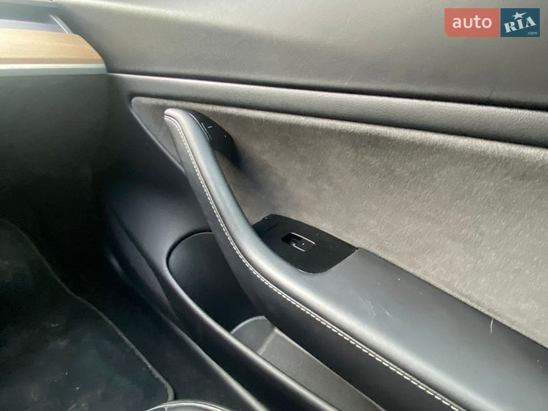 Седан Tesla Model 3 2019 в Тернополе