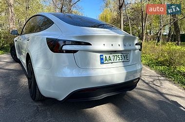 Седан Tesla Model 3 2025 в Киеве