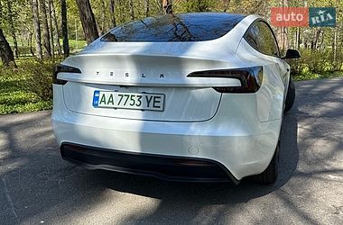 Седан Tesla Model 3 2025 в Киеве