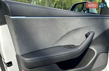 Седан Tesla Model 3 2025 в Киеве