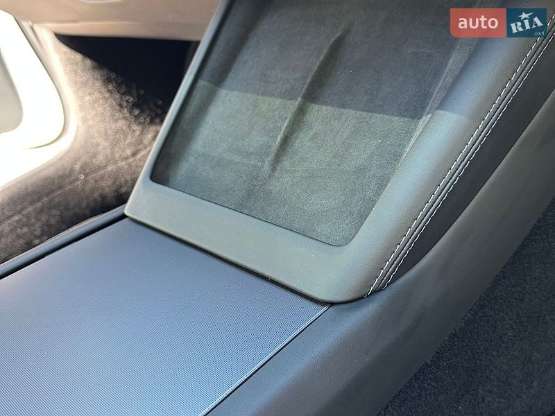 Седан Tesla Model 3 2025 в Киеве