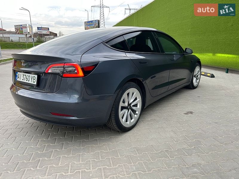 Седан Tesla Model 3 2021 в Киеве