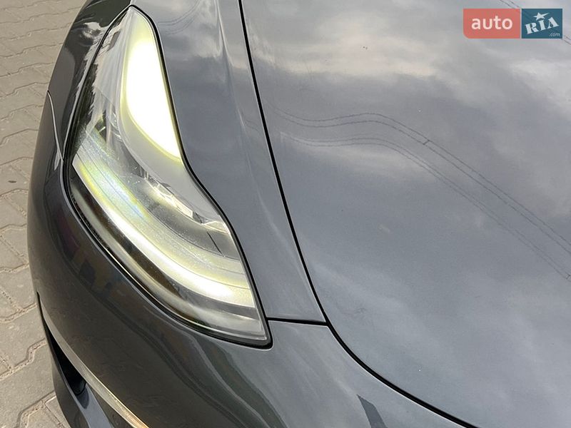 Седан Tesla Model 3 2021 в Киеве