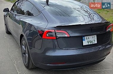 Седан Tesla Model 3 2022 в Києві