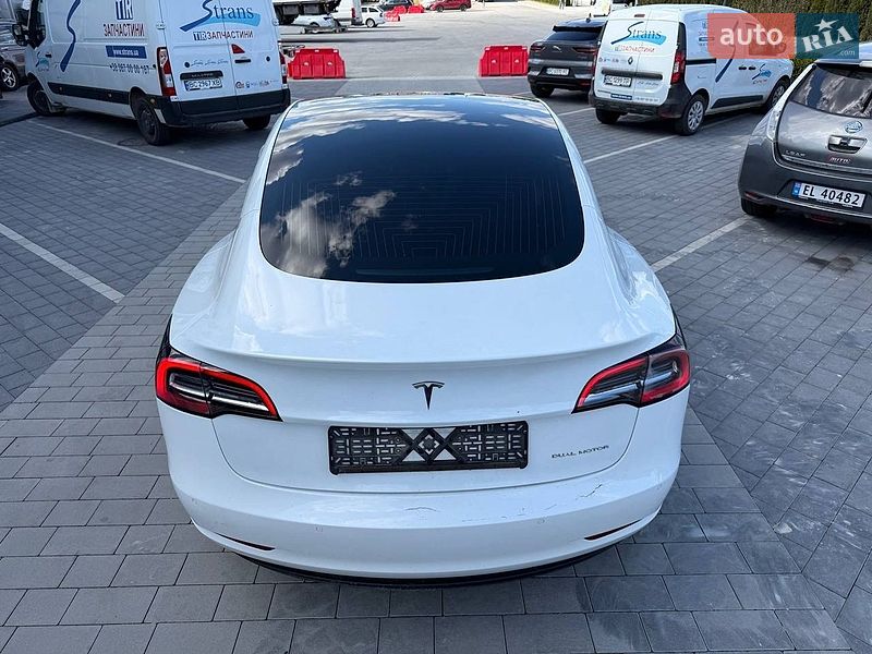 Седан Tesla Model 3 2020 в Львові