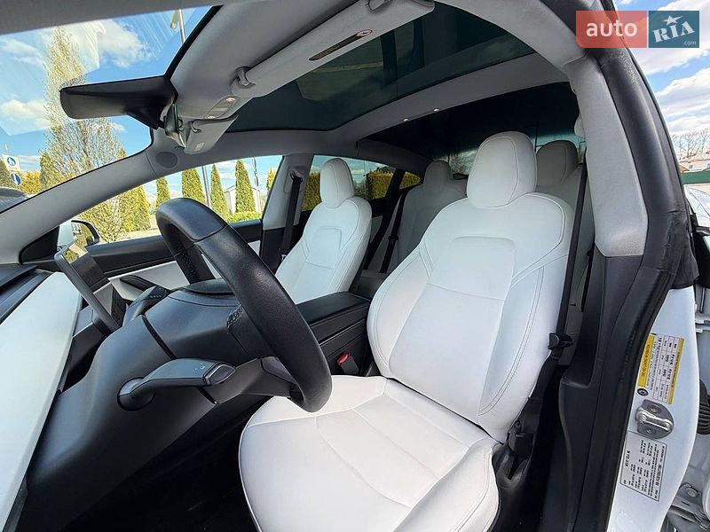 Седан Tesla Model 3 2020 в Львові