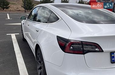 Седан Tesla Model 3 2019 в Ровно